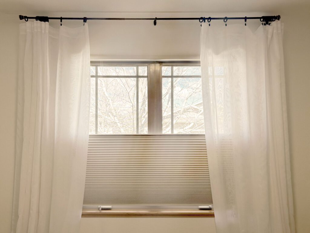 Hunter Douglas Applause Cellular Shades with EasyRise and LiteRise operation, Top-Down Bottom-Up functionality, and both light-filtering and room-darkening fabrics.