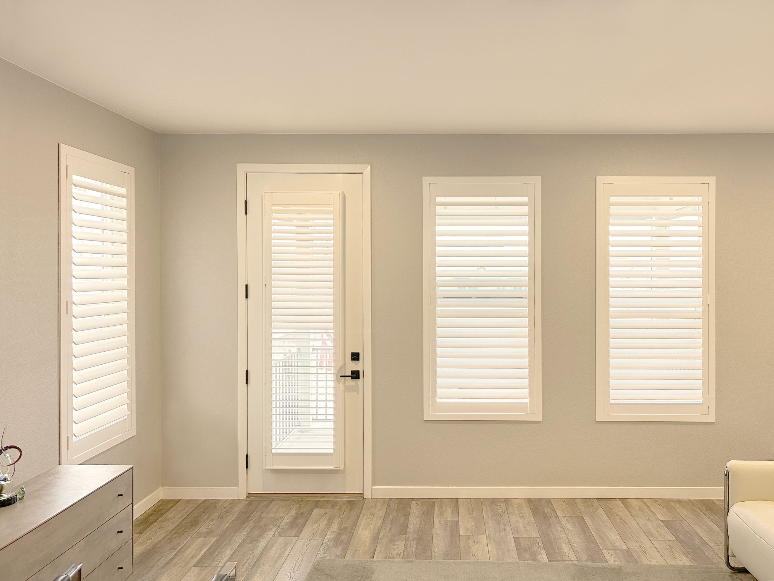 Hunter Douglas NewStyle Hybrid Shutters with hidden tilt system and Z frame design for Colorado Springs home