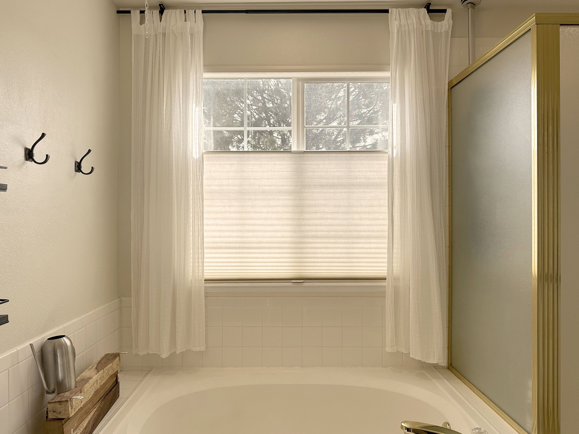 Hunter Douglas Duette Cellular Shades with LiteRise cordless operation, Top-Down Bottom-Up design, and light filtering fabric for Colorado homes